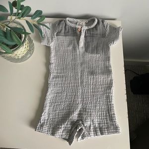 City mouse romper, size 12-18mo (fits more like 9-12mo). Great condition